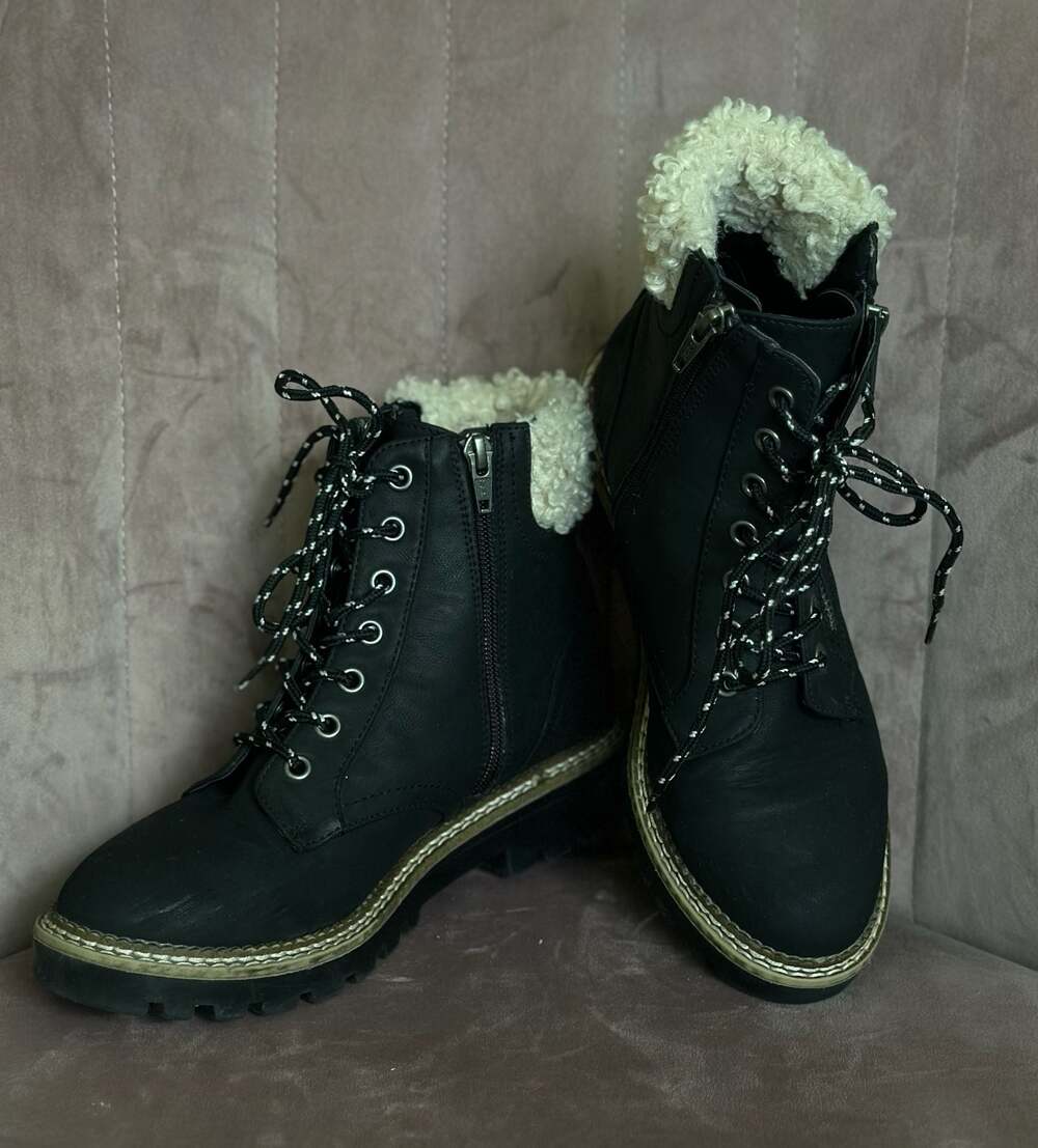 Universal Thread Susan Sherpa Lined Lace-Up Hiker Boots with Side Zip